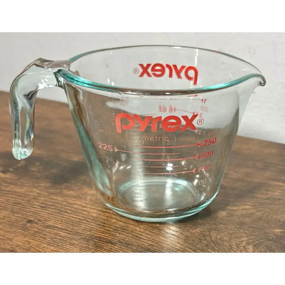 Vintage Pyrex 1 cup/250ml Glass Measuring Cup Open Handle USA